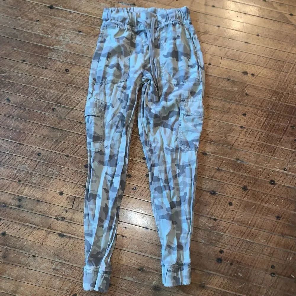 American Eagle Athleisure XXS camo jeggings